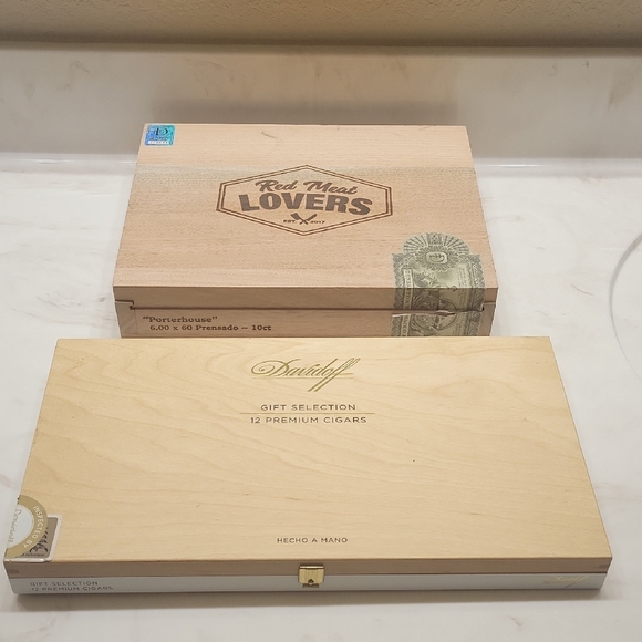 Lot of 2 cigar boxes- Davidoff Gift Selection & Red Meat Lovers Porterhouse - Picture 1 of 13